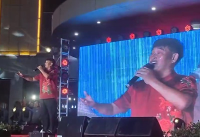 大衣哥朱之文演出现场